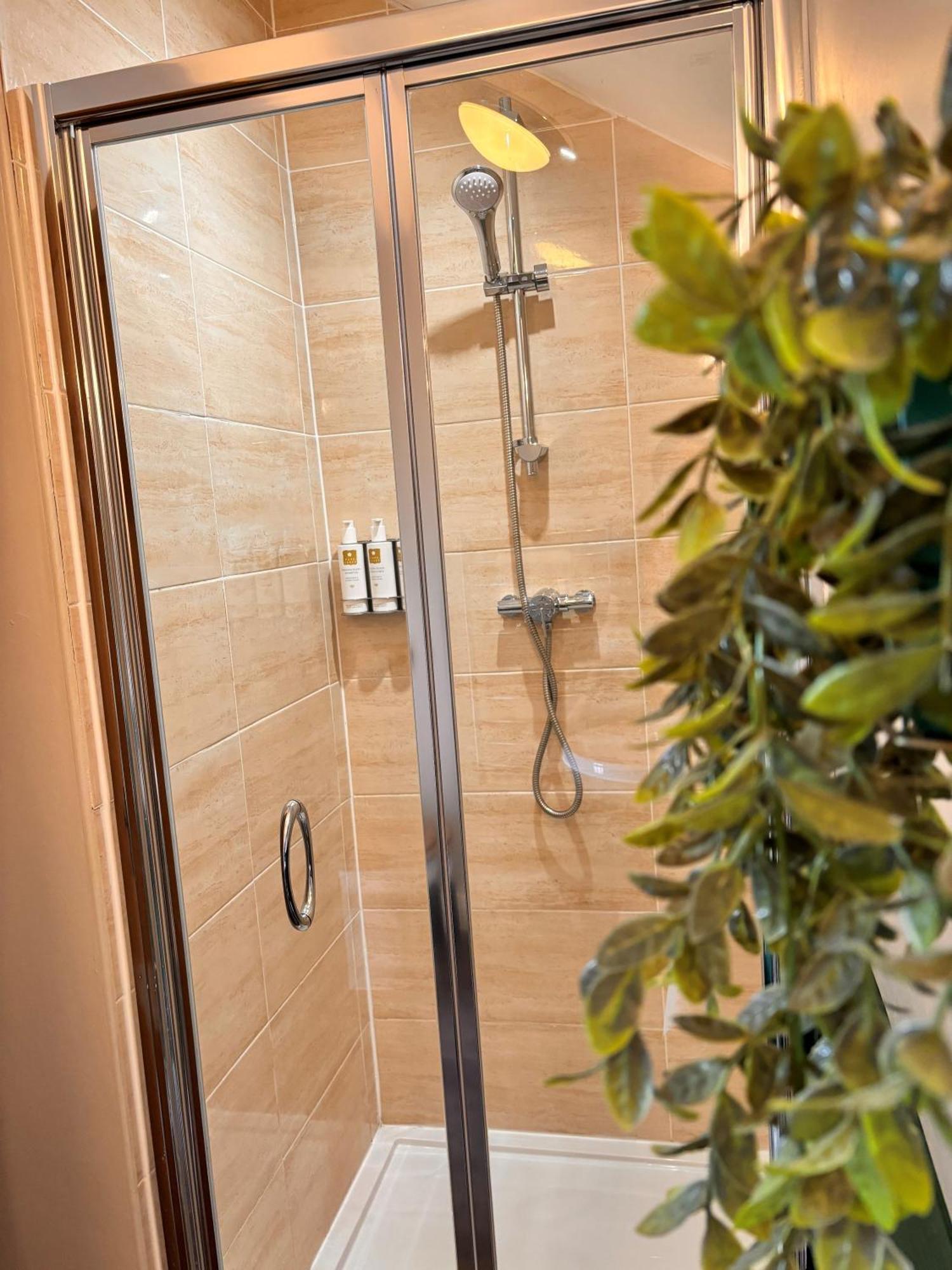 The Gateway Hotel Кендал Екстериор снимка